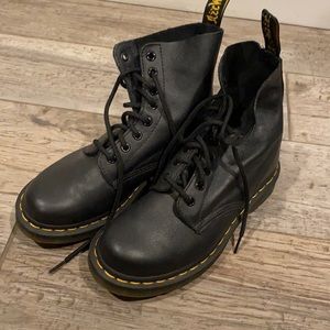 dr marten classic shoes